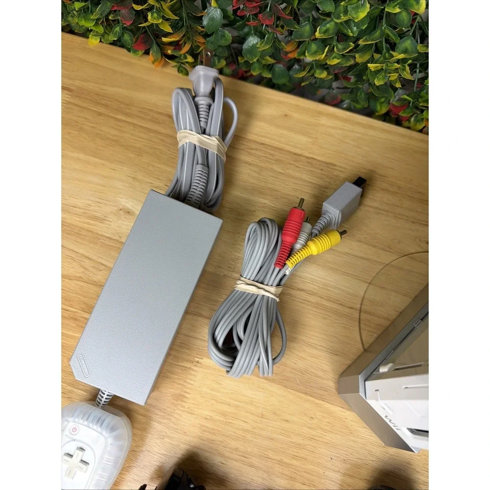 Nintendo Wii Sports Bundle, 2 Controllers + Nunchuck + 6 Games Lot (TESTED)